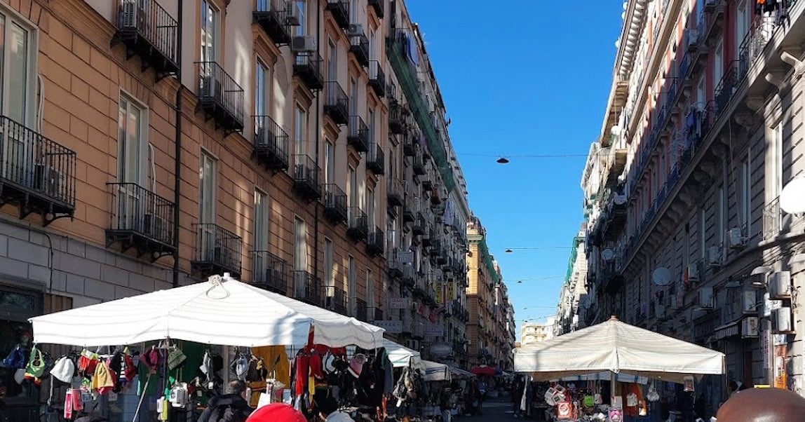 napoli, sorpresi a spacciare nel rione vasto