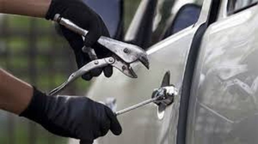furto auto in sosta