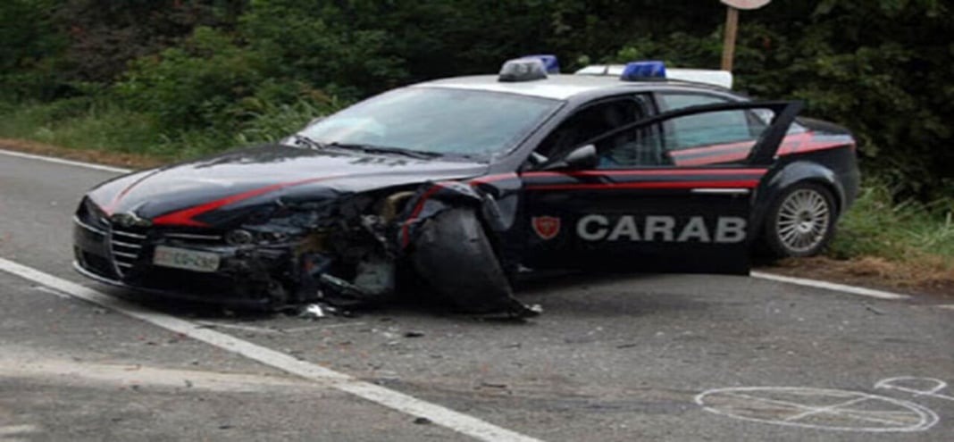 Schianto contro la Gazzella dei Carabinieri