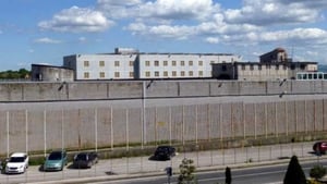 Ariano Irpino, tenta di passare stupefacenti al figlio in carcere