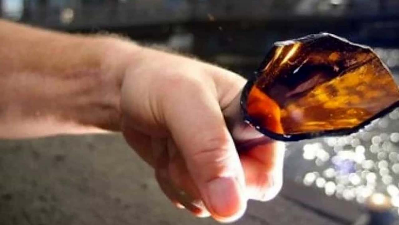 napoli ferito coccio bottiglia