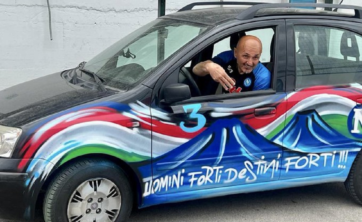 Spalletti, la Fiat Panda del terzo scudetto donata ai bambini del Santobono Pausilipon