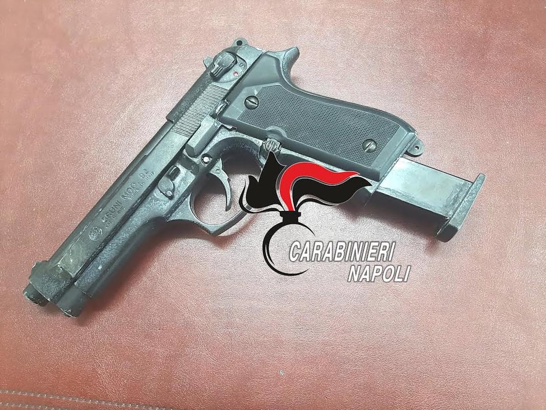 poggiomarino pistola contro carabinieri