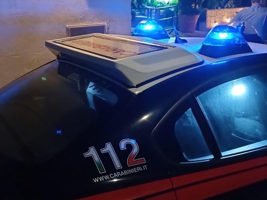 Napoli, spari contro agenzia di pompe funebri a Barra