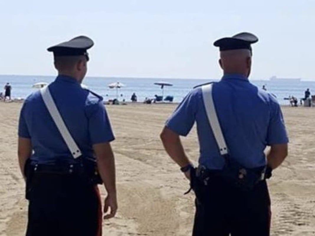 ercolano, rissa nella spiaggia libera