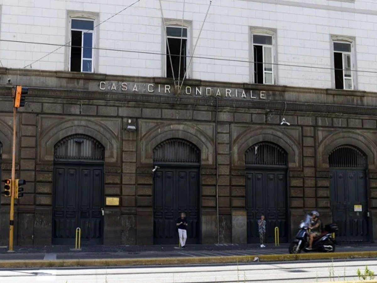 incendio nel carcere di Poggioreale