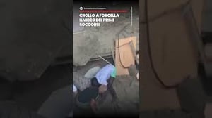 #Napoli, crollo a #Forcella. Nuovo video dei soccorsi