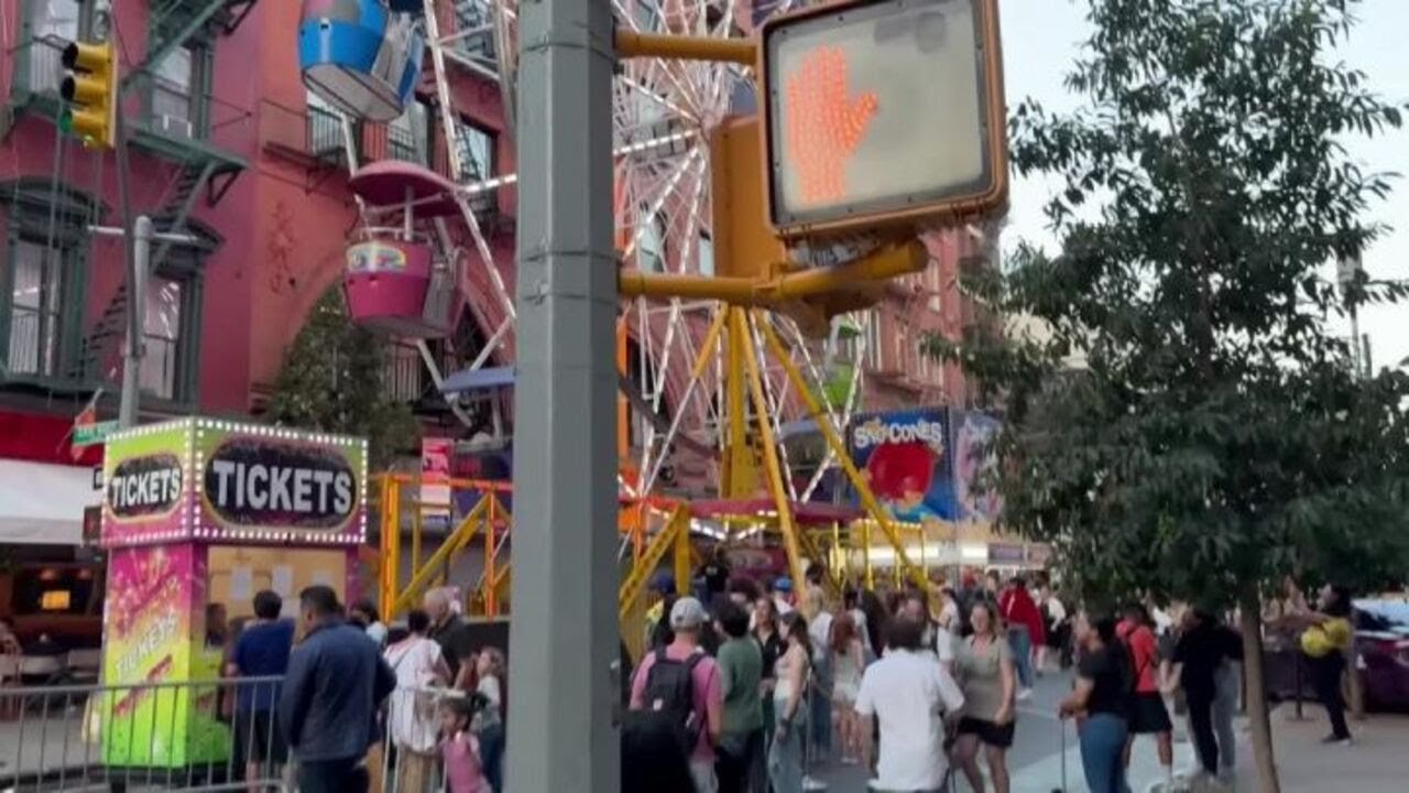 La festa di San Gennaro a Little Italy, a New York, con musica, danza e piatti tipici italiani