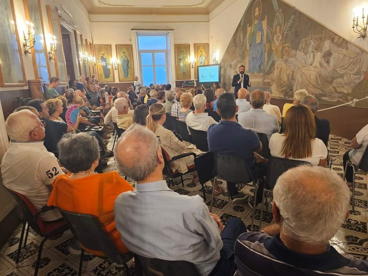 Amalfi, i turisti diventano “residenti temporanei”: nasce il Galateo del Turista