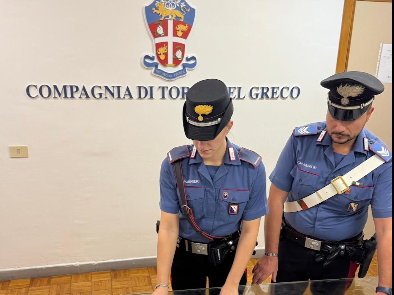 Torre del Greco, arrestato commerciante di abbigliamento: doga nel negozio