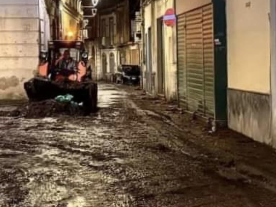 Paura a sarno nella notte per colate di fango: famiglie evacuate e scuole chiuse stamane