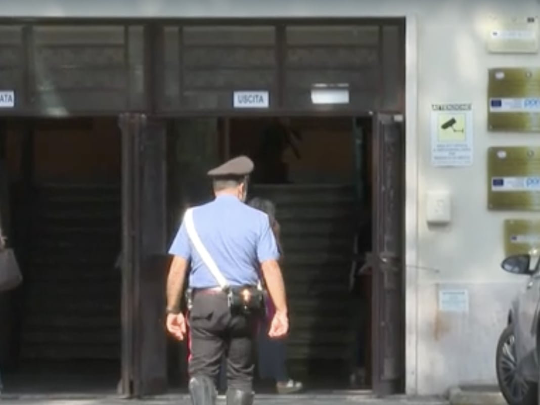 Torre del Greco, morto lo studente 16enne caduto dalla finestra a scuola