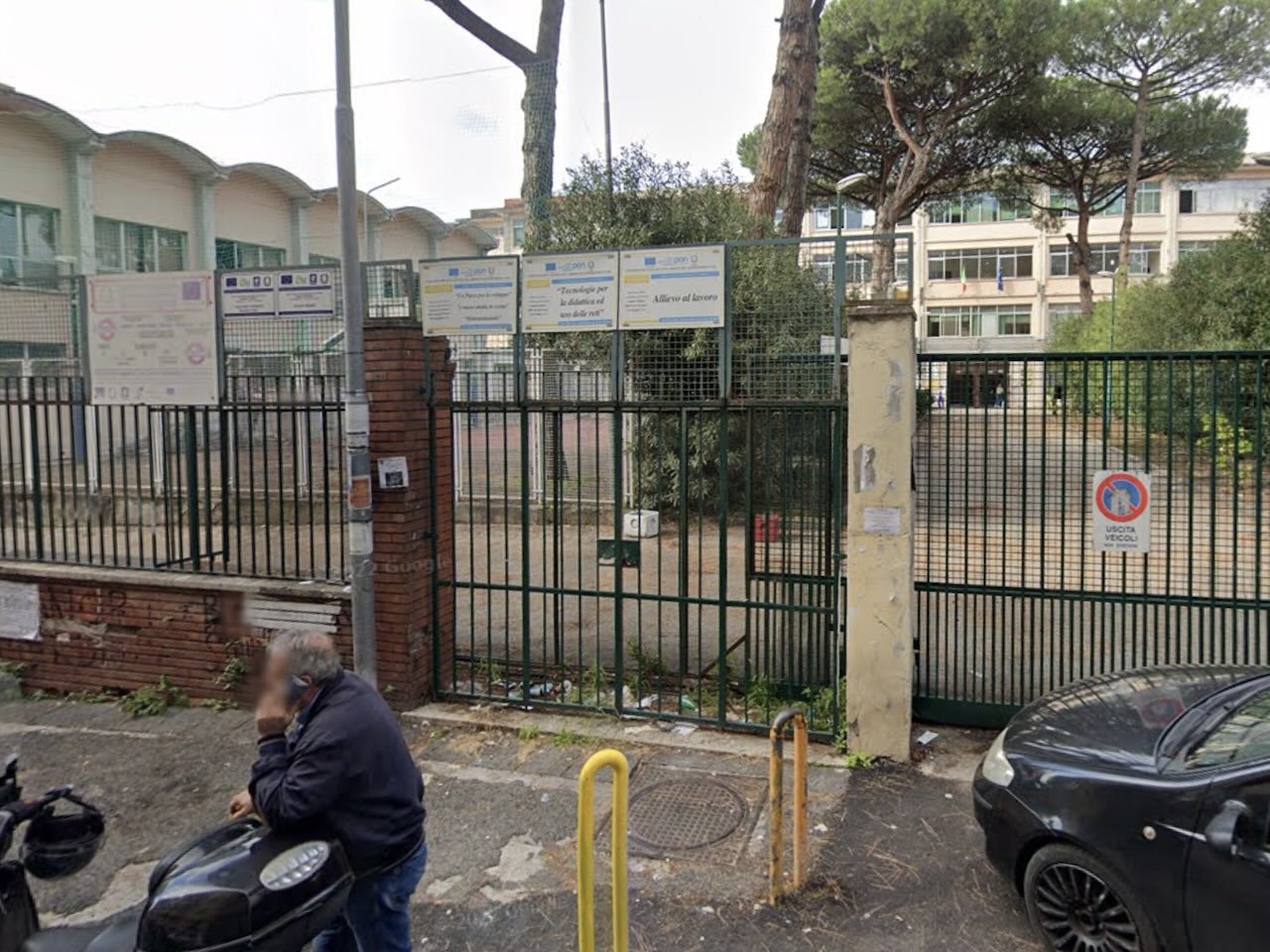 Torre del Greco, studente di 16 anni cade dalla finestra a scuola: è grave