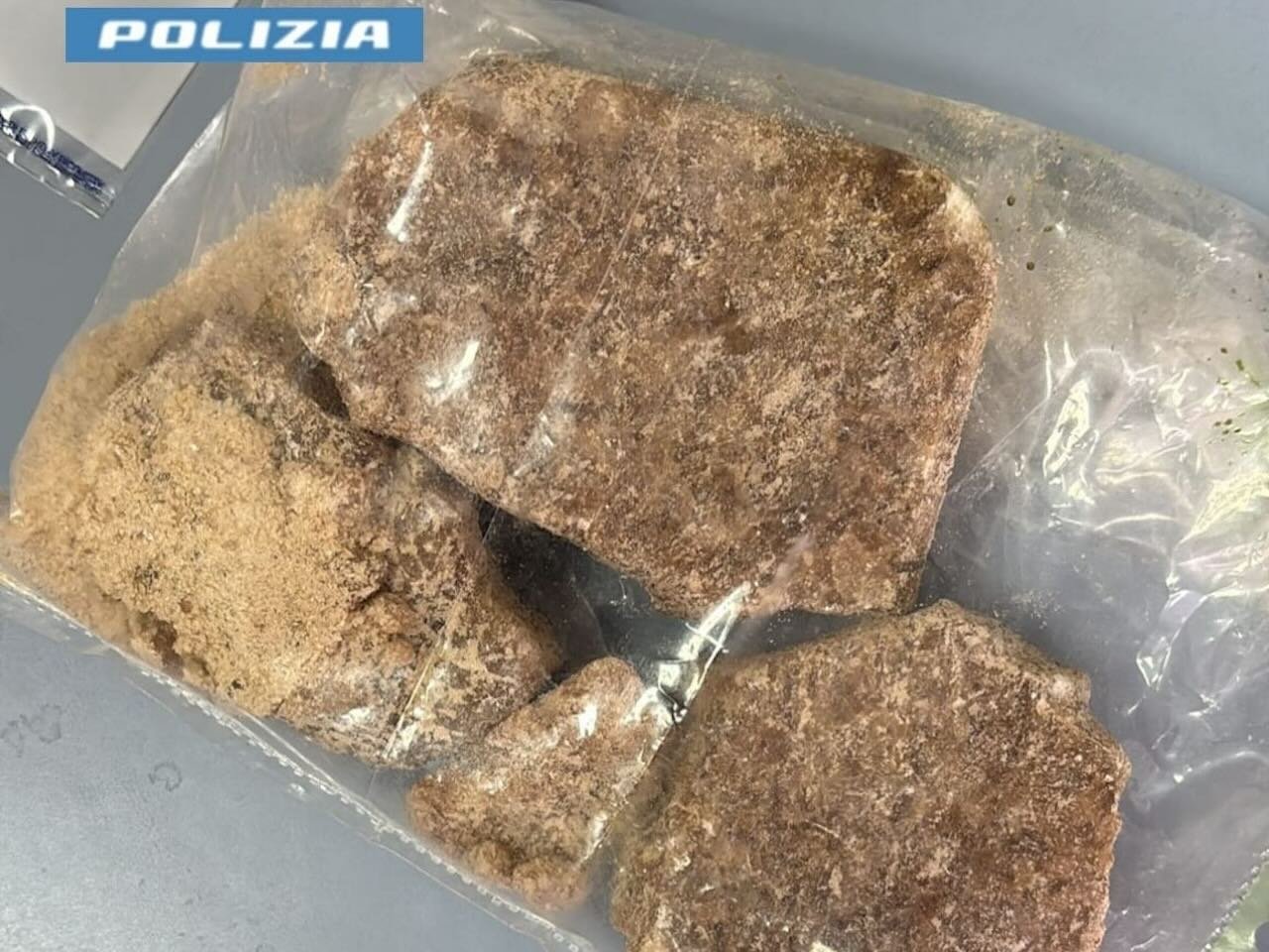 Napoli, “Sono sali da bagno”, ma era mezzo chilo di Mdma: arrestati in due