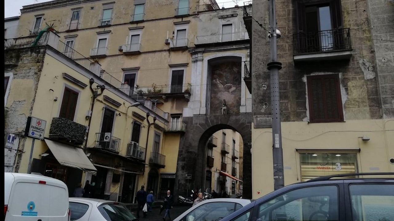 Napoli, blitz nella zona di Porta San Gennaro: denunciati 11 commercianti