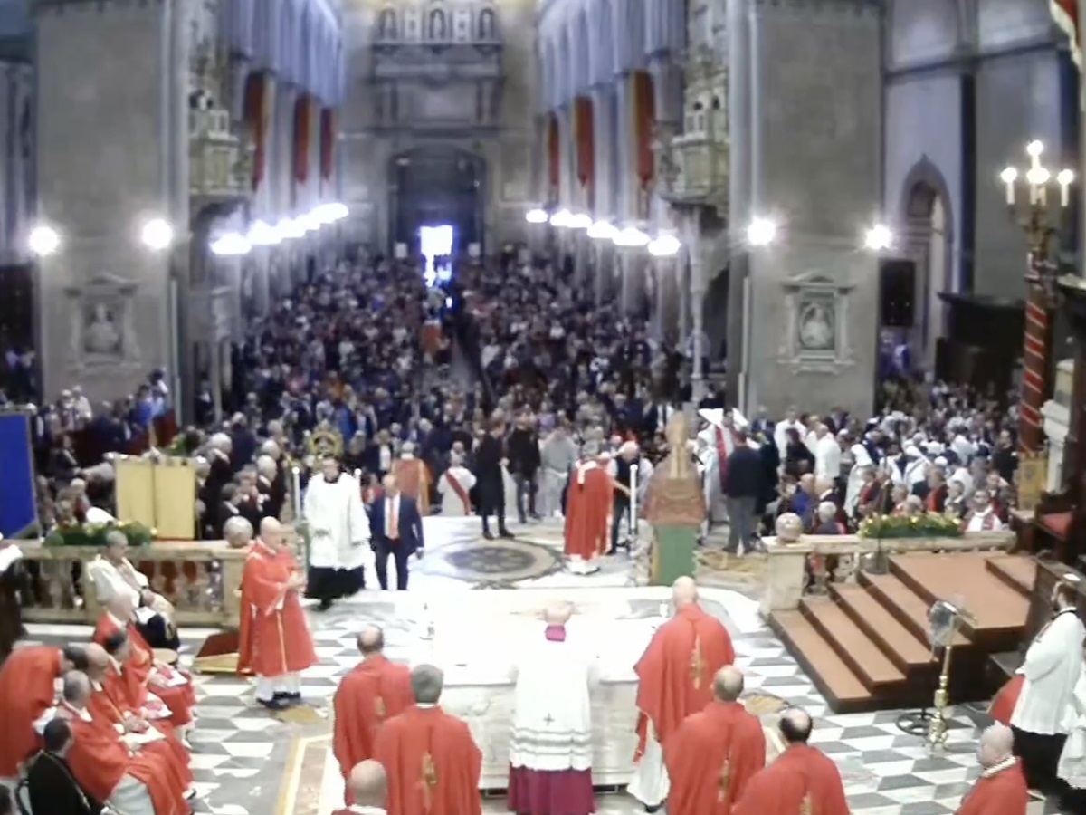 Napoli celebra San Gennaro: cattedrale gremita e personalità illustri al Duomo