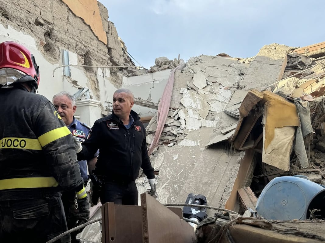 Crollo a Saviano: i 3 dispersi non rispondono