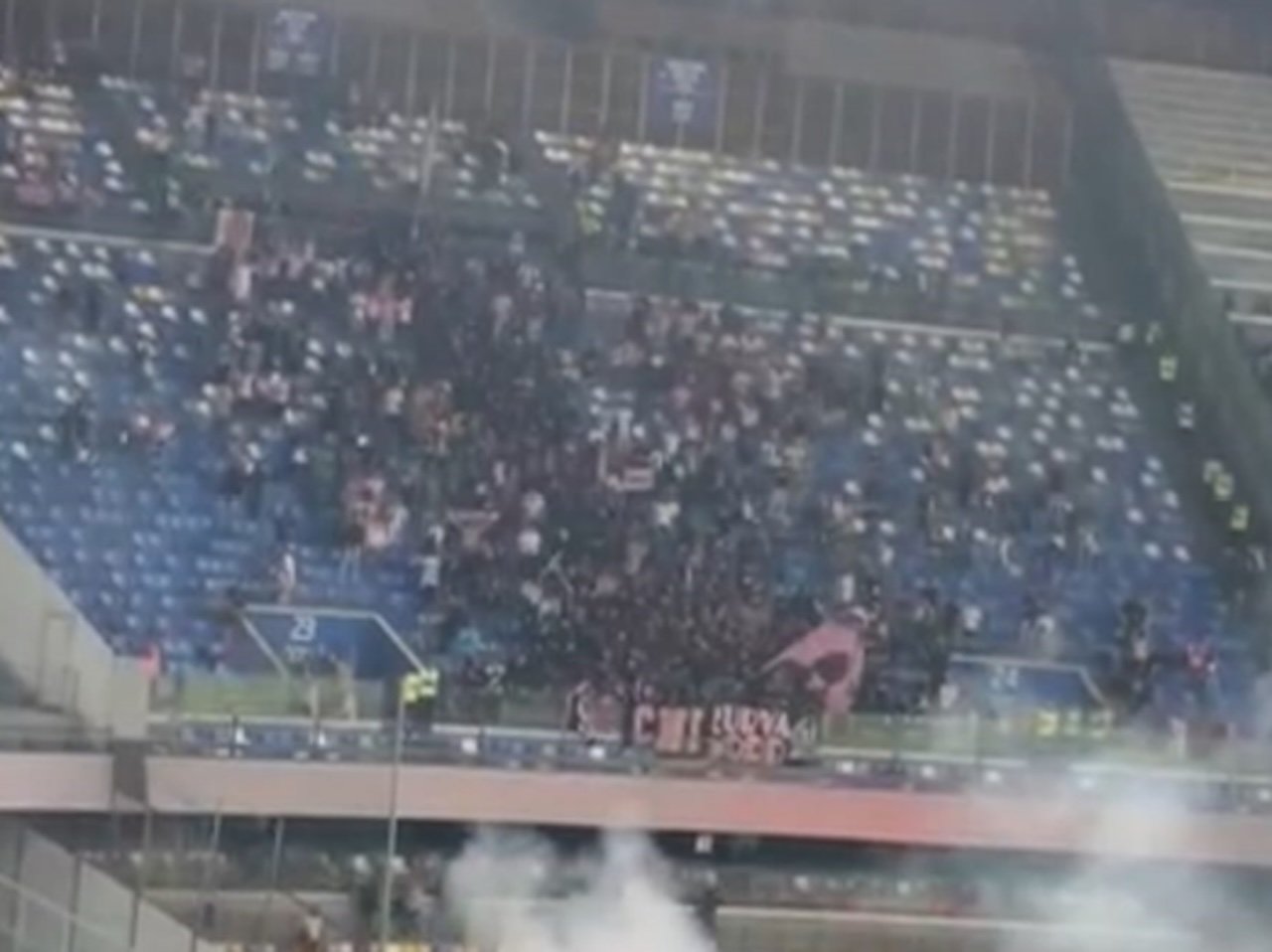 Napoli, tre tifosi del Palermo fermati con petardi