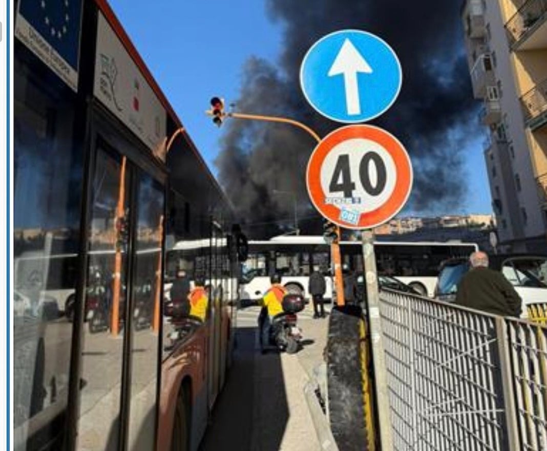 napoli, incendio fuorigrotta