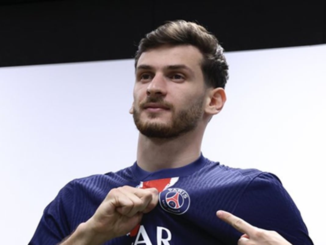 Khvicha Kvaratskhelia è un nuovo giocatore del Paris Saint-Germain: è ufficiale