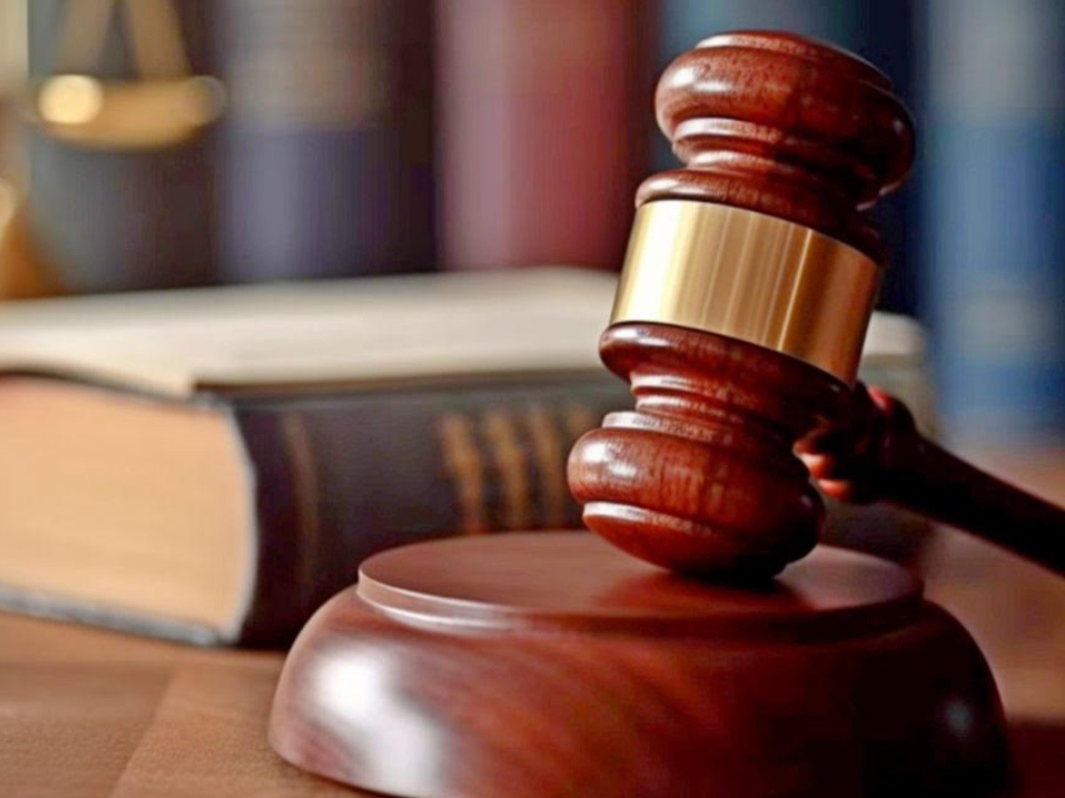 Camorra, poliziotto corrotto da 3 clan: