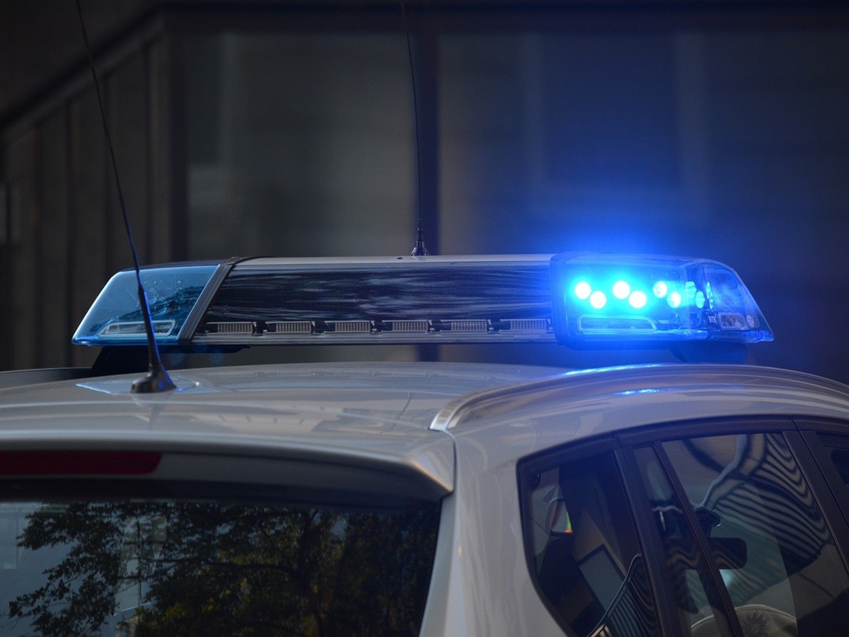 Napoli, tenta furto in auto e scappa: 27enne arrestato dopo una colluttazione