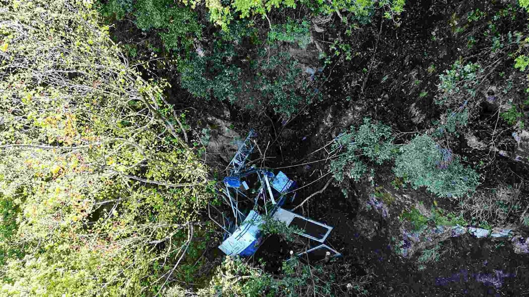 Funivia del Faito, la pista della manutenzione. Sequestrati 15 faldoni