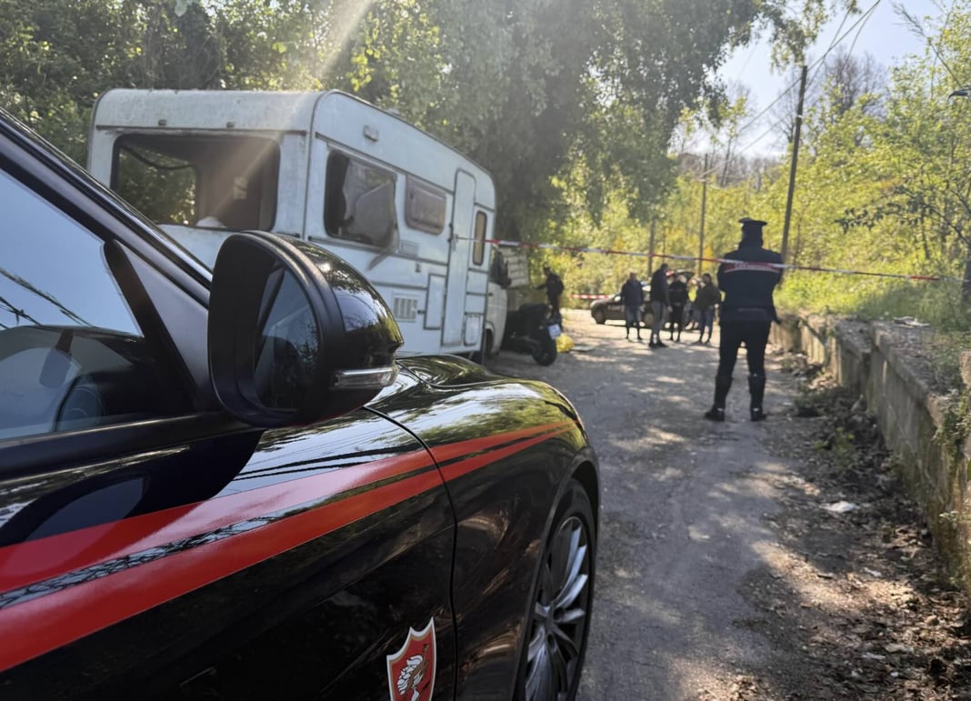 Marano, uccide il presunto amante della moglie e poi si suicida