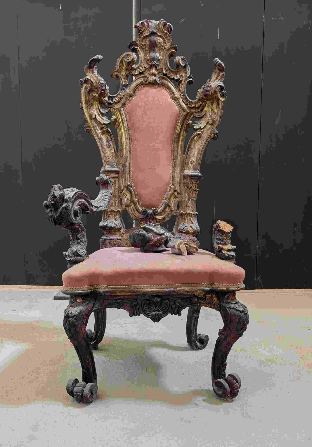restauro del trono vescovile