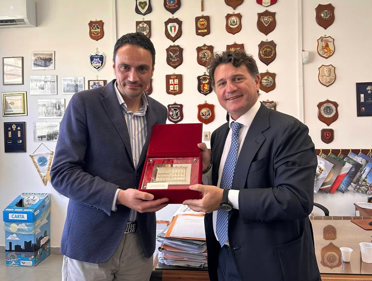 Arzano, il senatore Silvestro in visita al comando di polizia locale