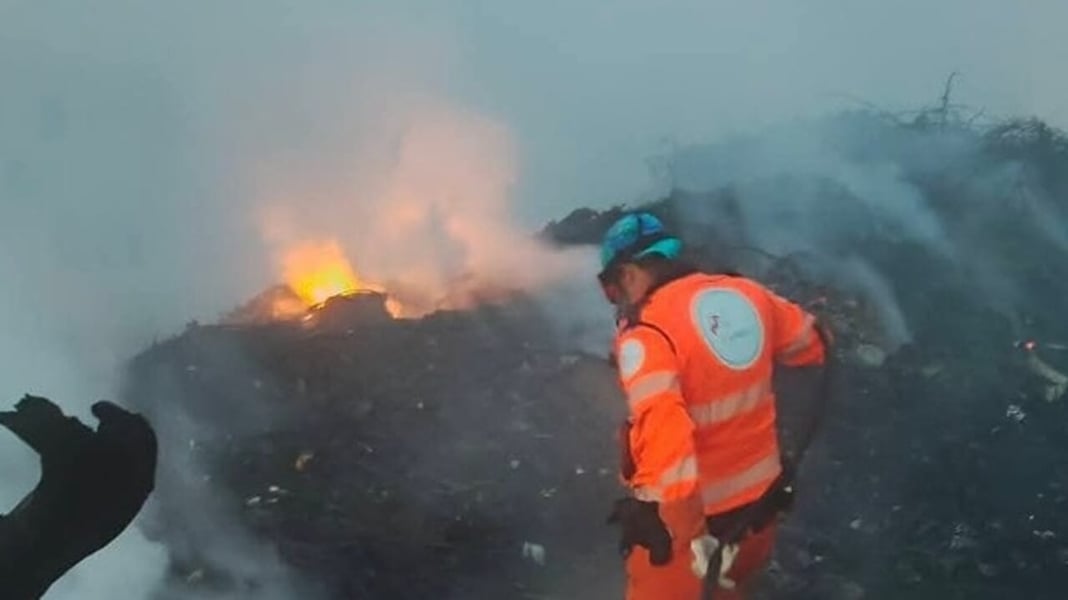 Capua, incendio all’ex campo profughi
