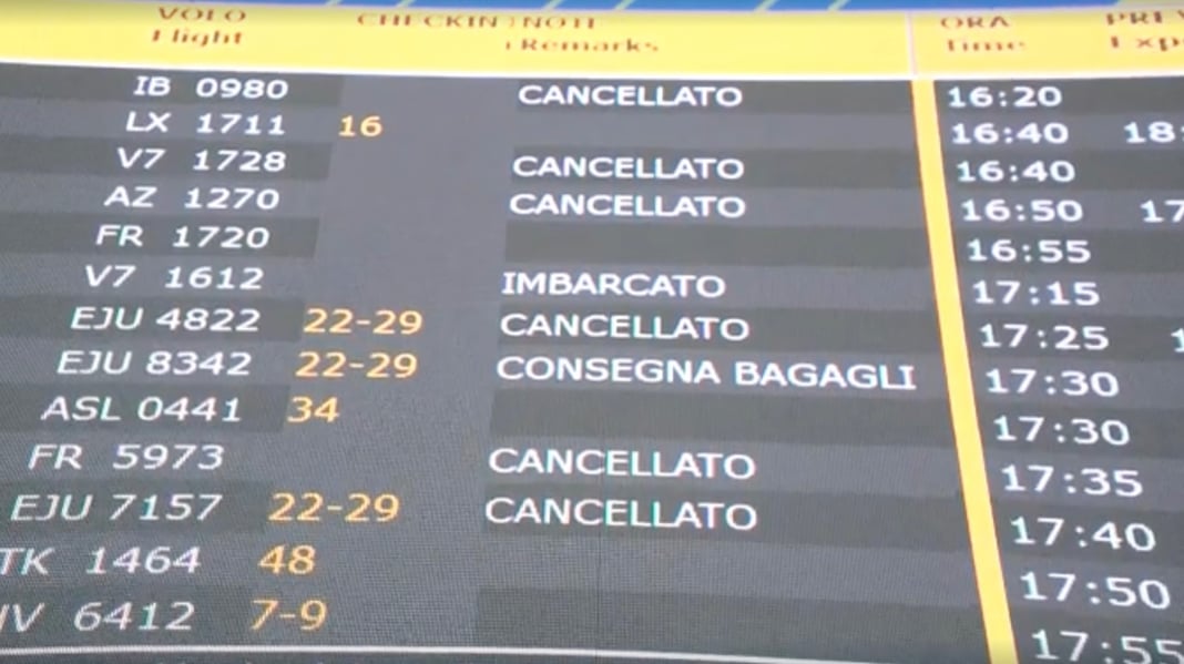 napoli, caos all'aeroporto