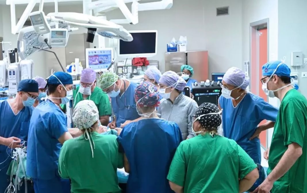 Separate con successo due sorelline siamesi
