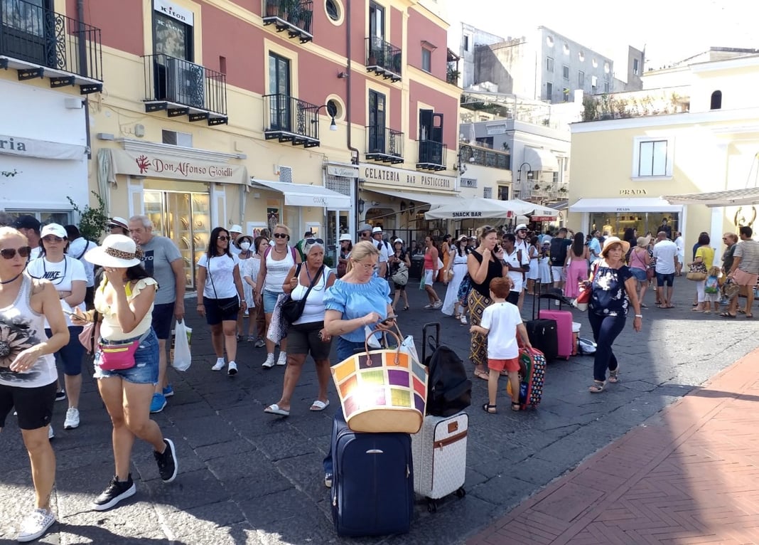 Capri, stretta del Comune