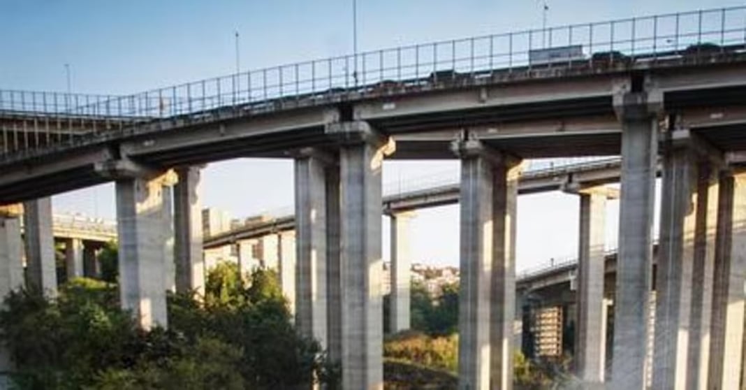 Napoli, 40enne salvato dalla polizia stradale