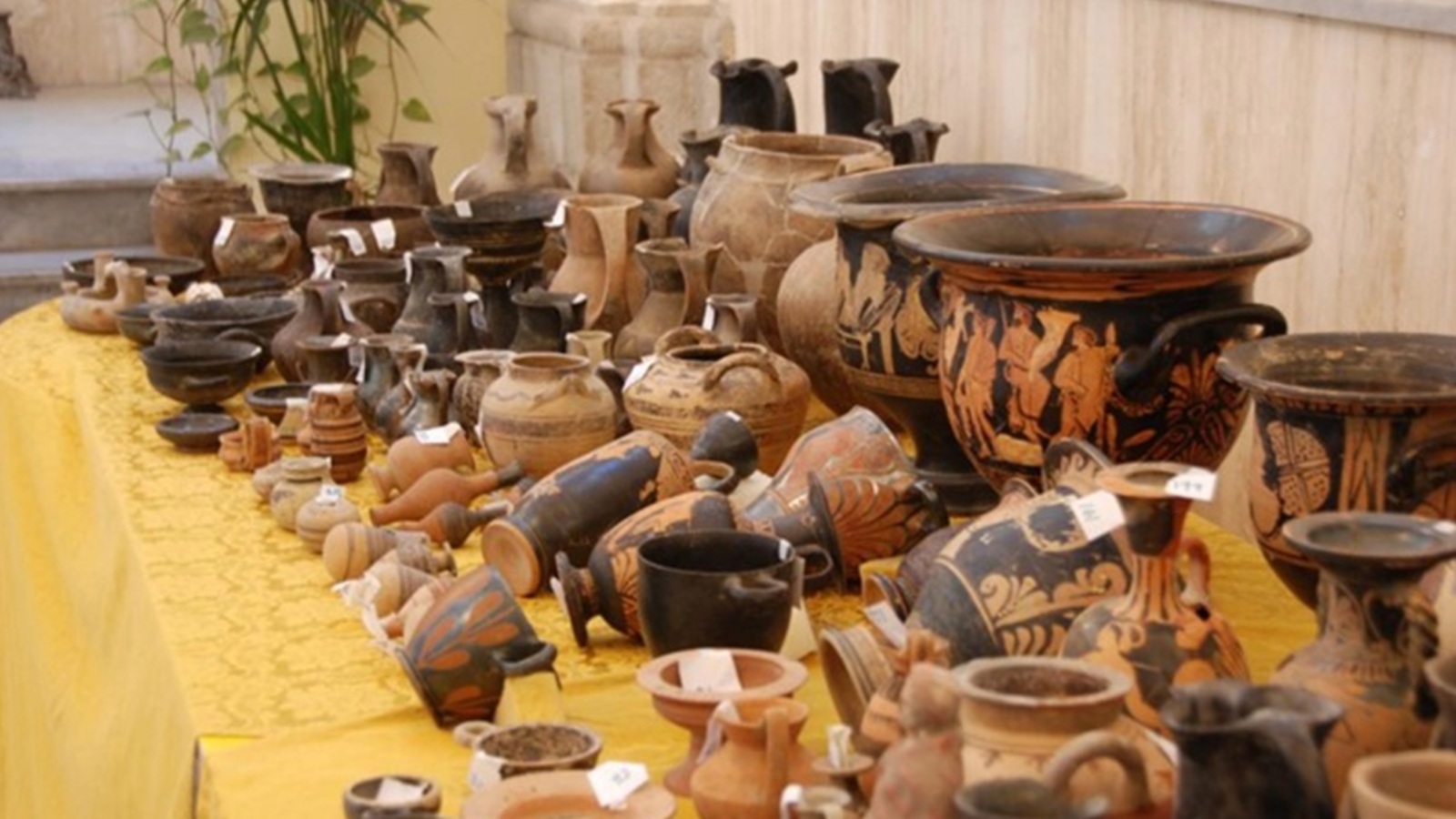 Benevento, restituiti 398 reperti archeologici trafugati dal mercato illecito