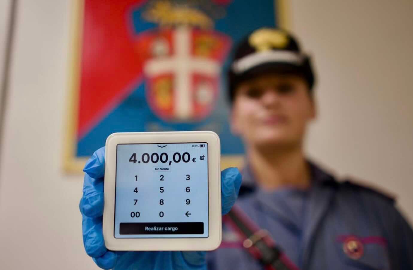 Sorrento: Arrestata Borseggiatrice con POS Pirata, Ricercato Complice