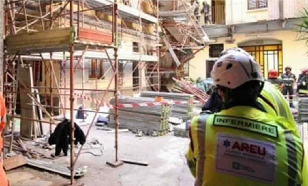 Tragedia al Vomero, precipita montacarichi: morto 3 operai