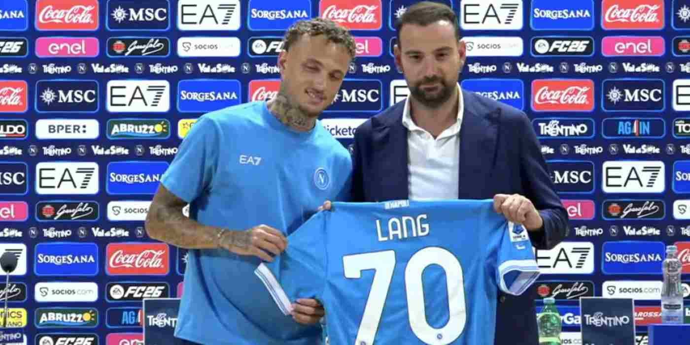 Napoli, Lang si presenta: “Voglio divertire e divertirmi quando gioco. Con Conte posso migliorare”